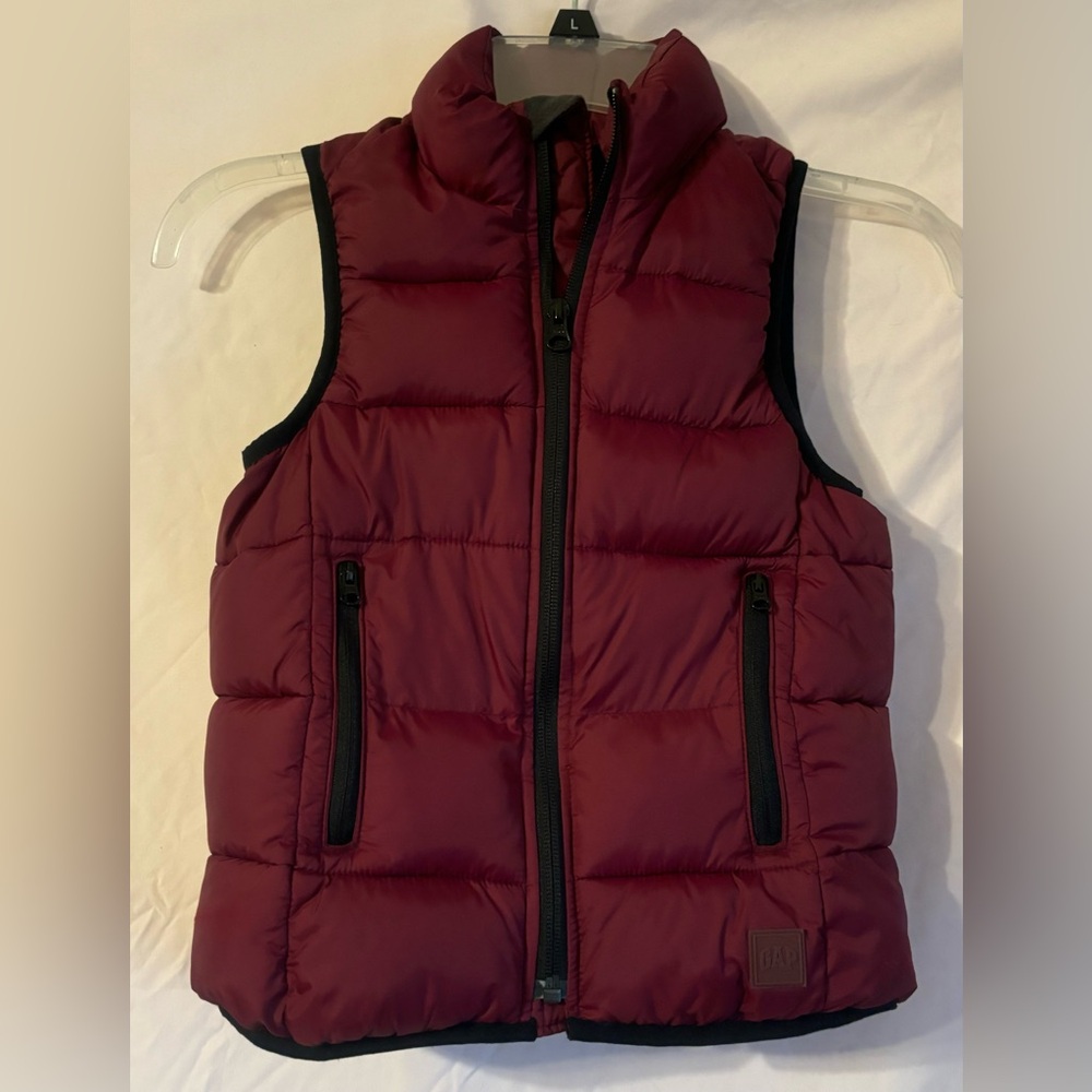 Gap Children’s Puffer Vest in Burgundy Size XS (6)